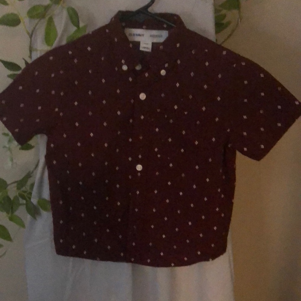 Old navy dress shirt for boys.
